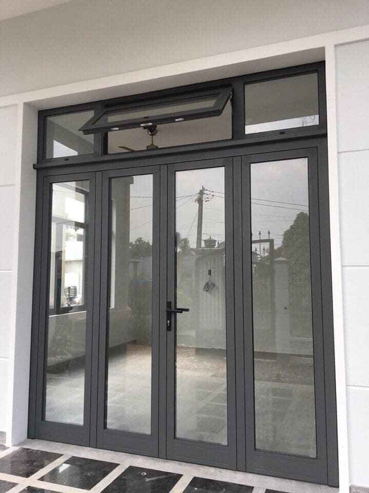 Cửa nhôm kính trảng dài