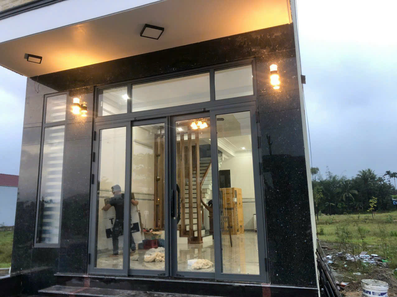 thi-cong-cua-nhom-kinh-gia-re-dep (8)